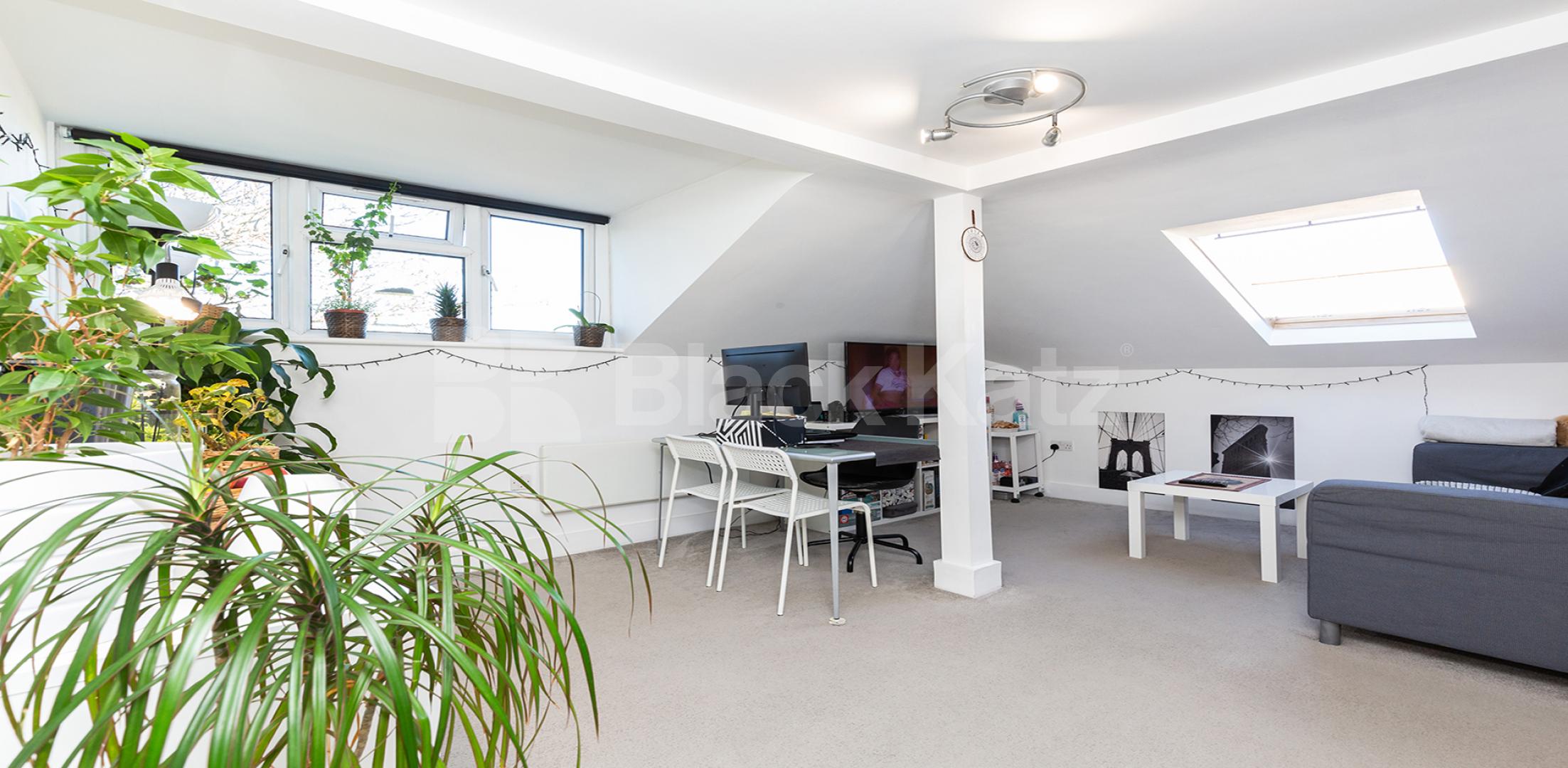 Recently refurbished one bed with acces to a large communal garden mins to Tube. Camden Road , Tufnell Park